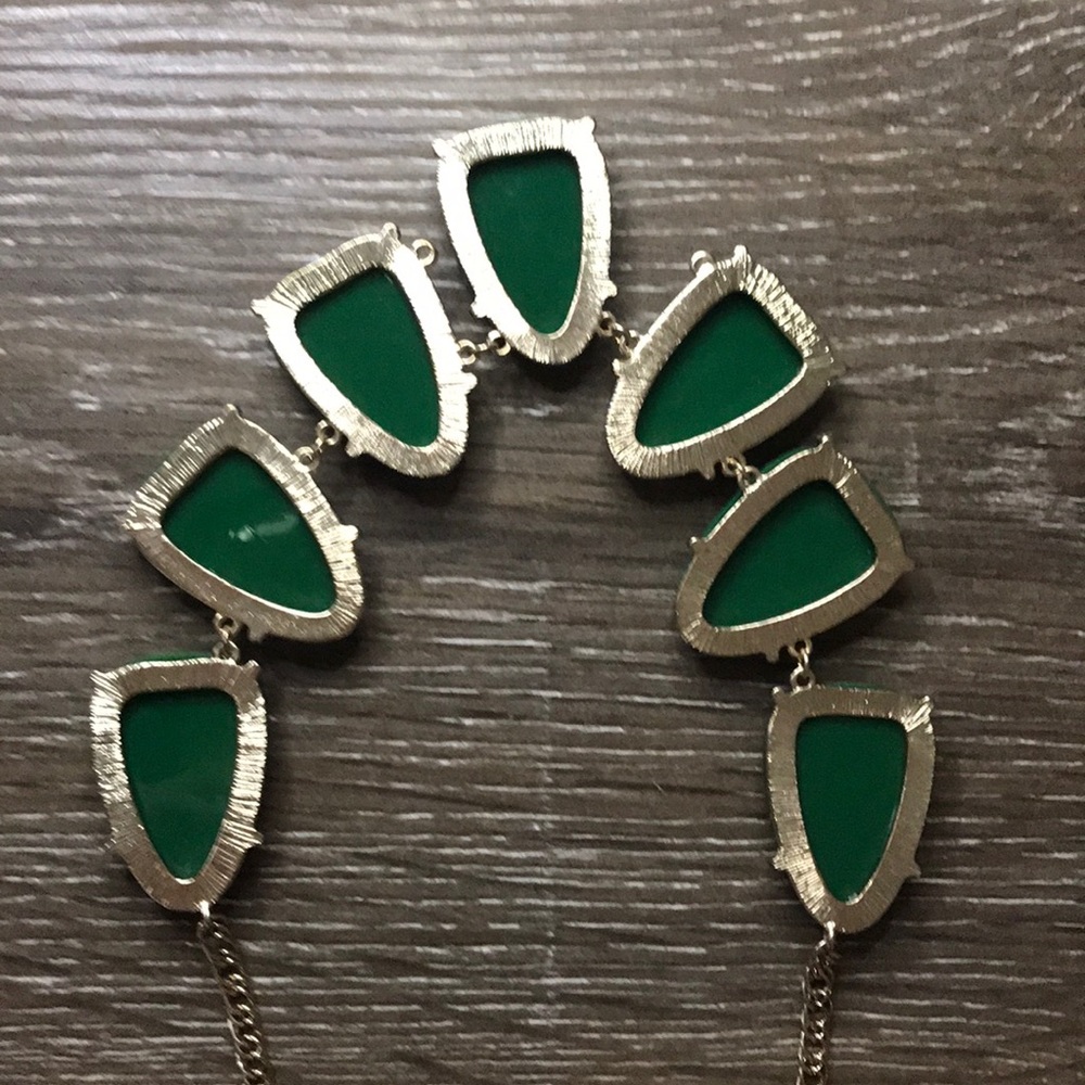 SOLD. Emerald Green Chunky Necklace - Picture 4 of 4